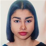 Estudiante imparte clases de todas las asignaturas a niños de 6 a 16 años